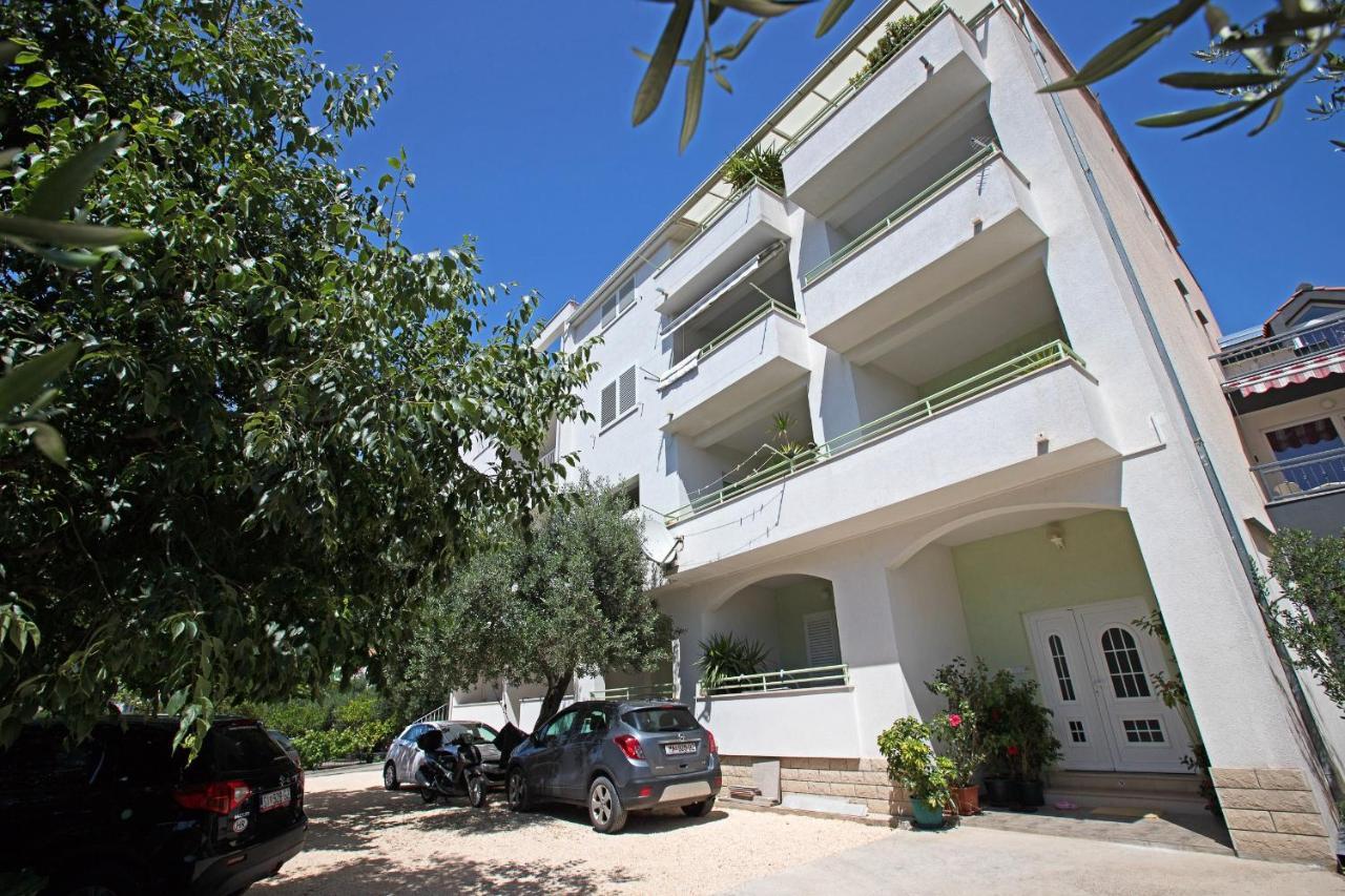 Apartments Strada Tučepi エクステリア 写真