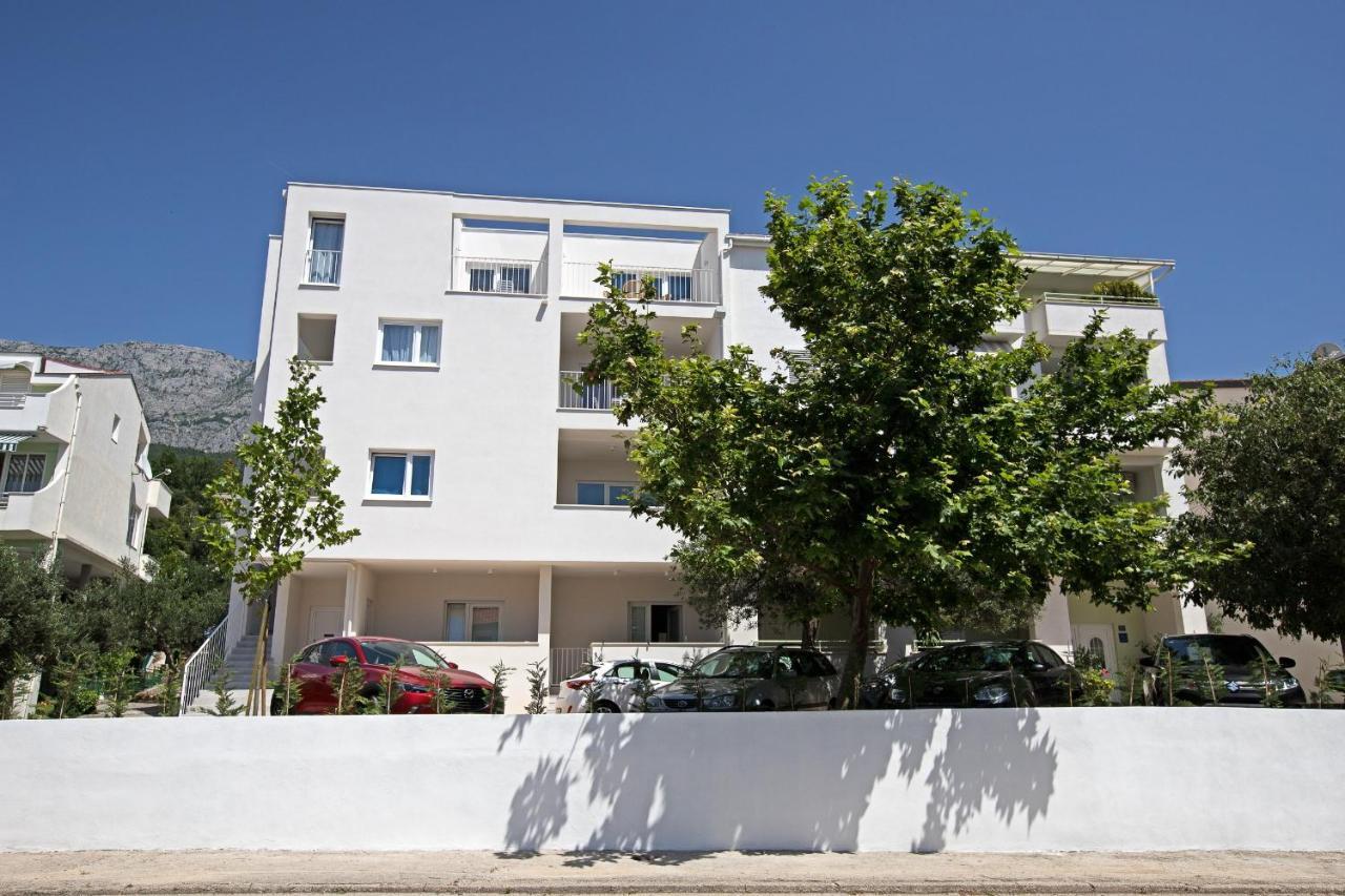 Apartments Strada Tučepi エクステリア 写真