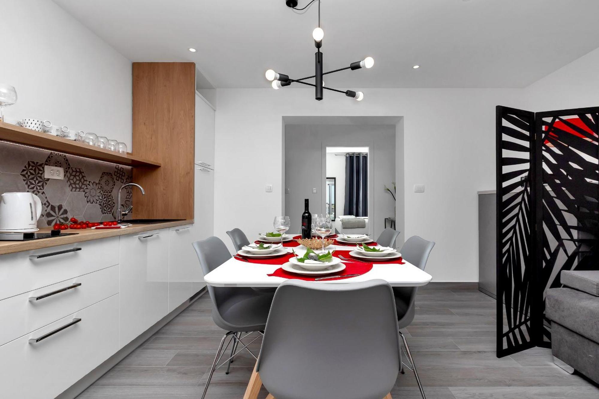 Apartments Strada Tučepi エクステリア 写真
