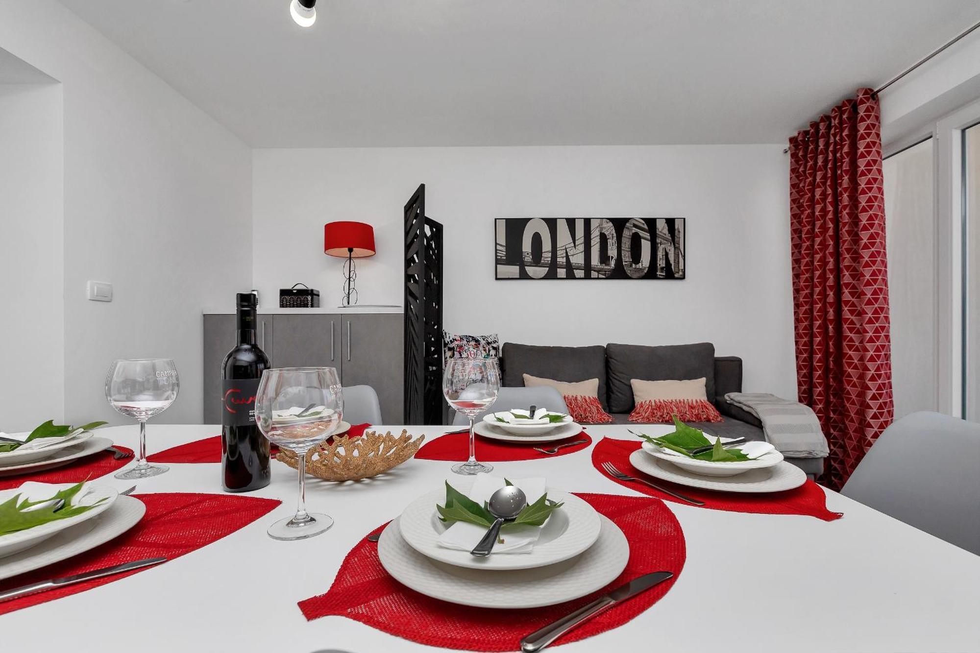 Apartments Strada Tučepi エクステリア 写真