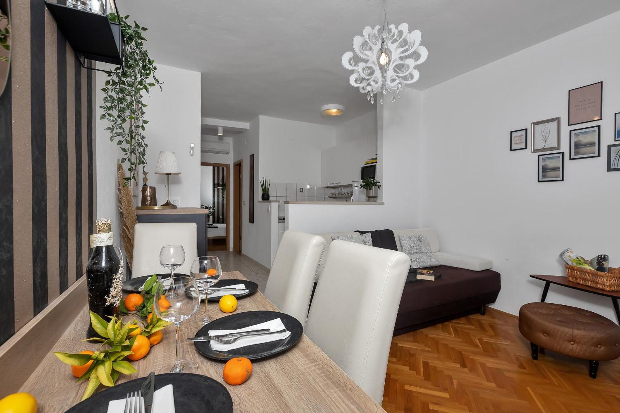 Apartments Strada Tučepi 部屋 写真