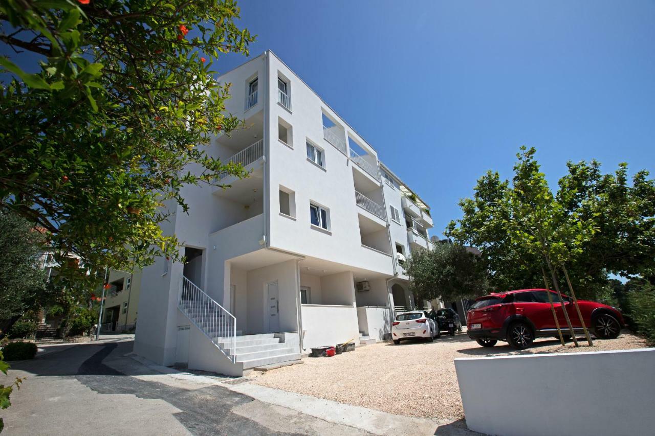 Apartments Strada Tučepi エクステリア 写真