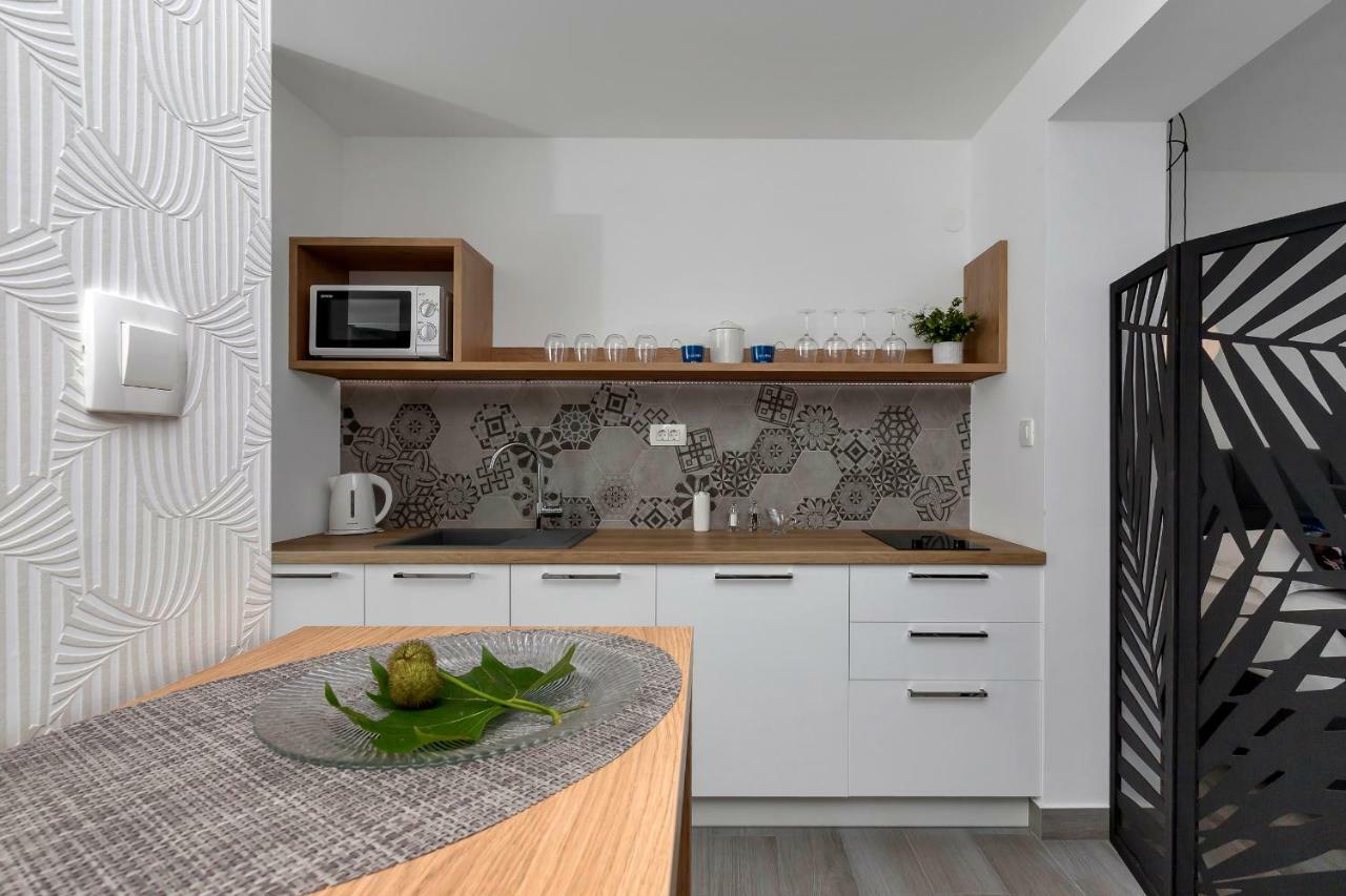Apartments Strada Tučepi エクステリア 写真