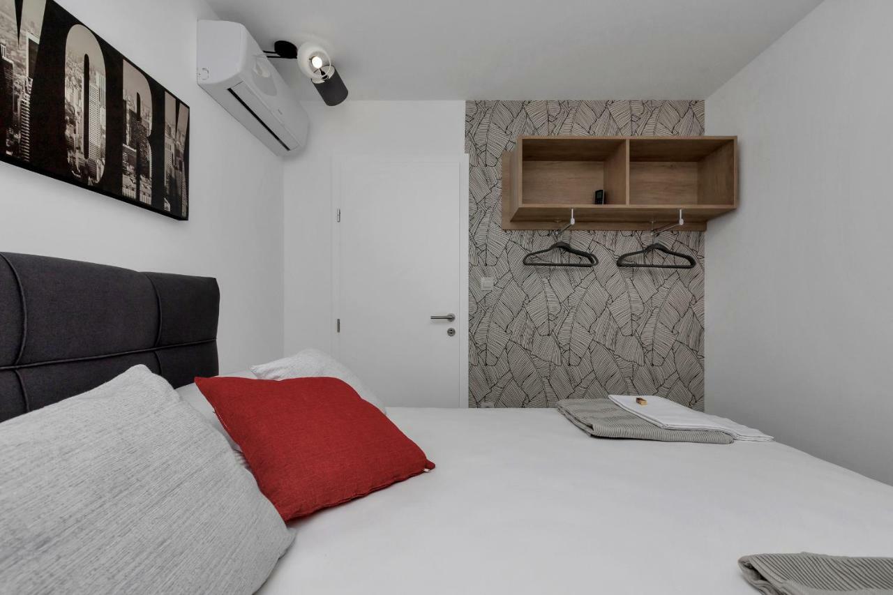 Apartments Strada Tučepi エクステリア 写真