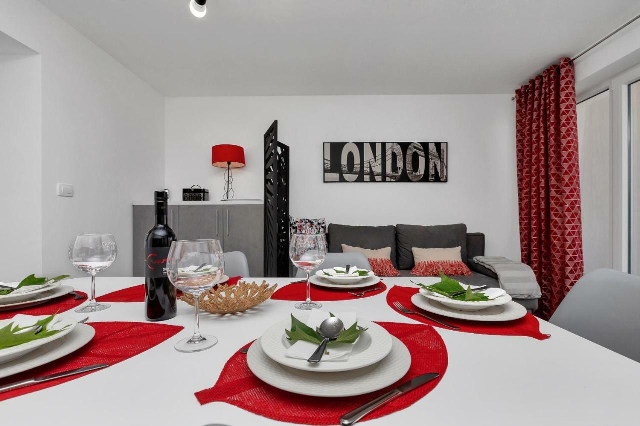Apartments Strada Tučepi エクステリア 写真