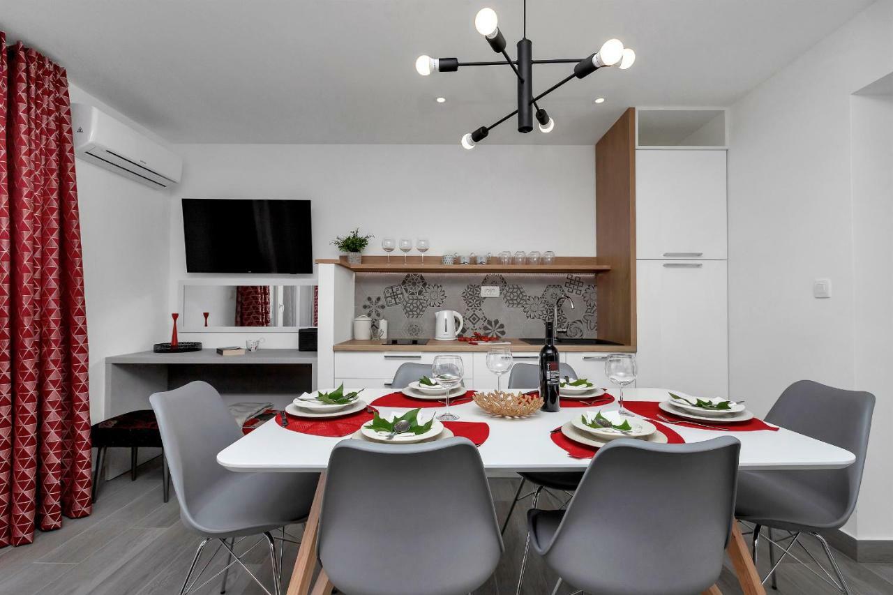 Apartments Strada Tučepi エクステリア 写真